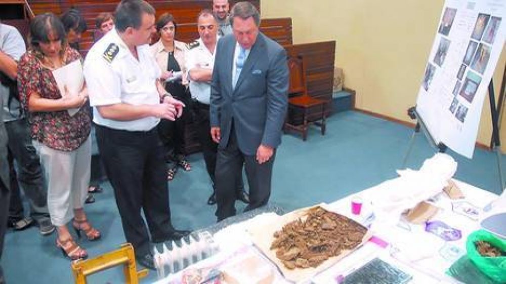 Operativo pol�mico: Por la muerte del esp�a, echan a un alto jefe de la Bonaerense