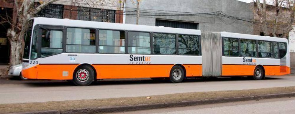 Dos colectivos articulados circular�n por las calles de Rosario