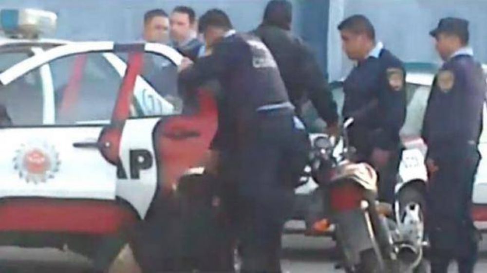 Siete polic�as imputados por la golpiza