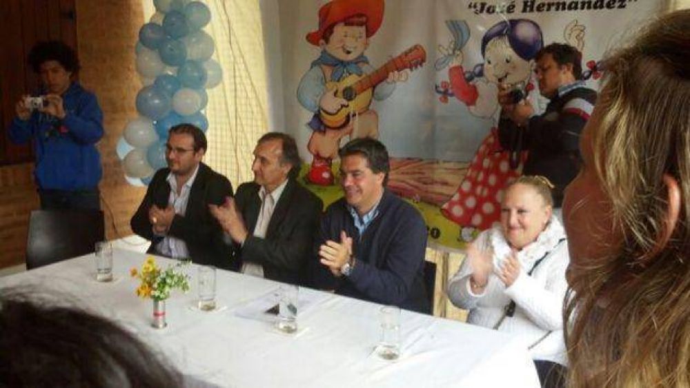 El gobernador inaugur� obras de infraestructura escolar en Miraflores y El Espinillo