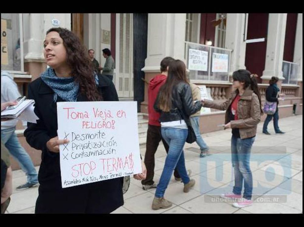 Ambientalistas se manifestaron en contra de las termas de Paran�