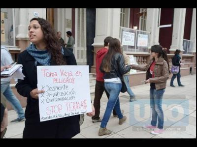 Ambientalistas se manifestaron en contra de las termas de Paran�