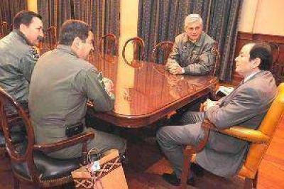El gobernador Zamora se reuni� con representantes de la Fuerza A�rea
