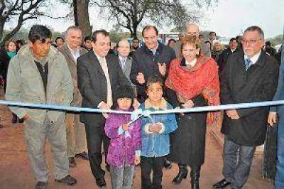 Niccolai inaugur� viviendas rurales en el Dpto. Copo