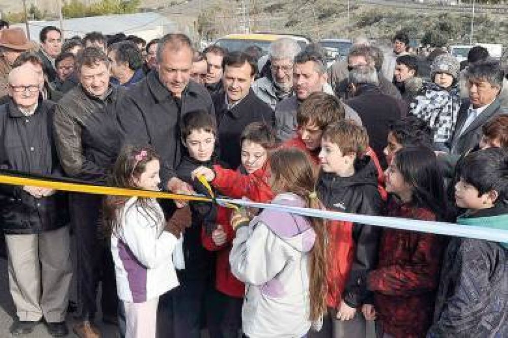 Se inaugur� el acceso al barrio COVICUP en km. 4