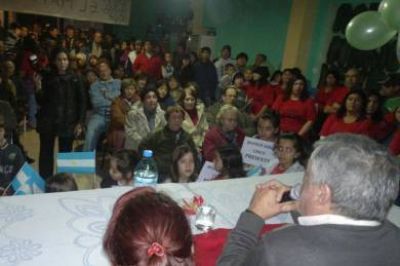 Gran respuesta para Das Neves en su recorrido por El Mait�n y Cushamen