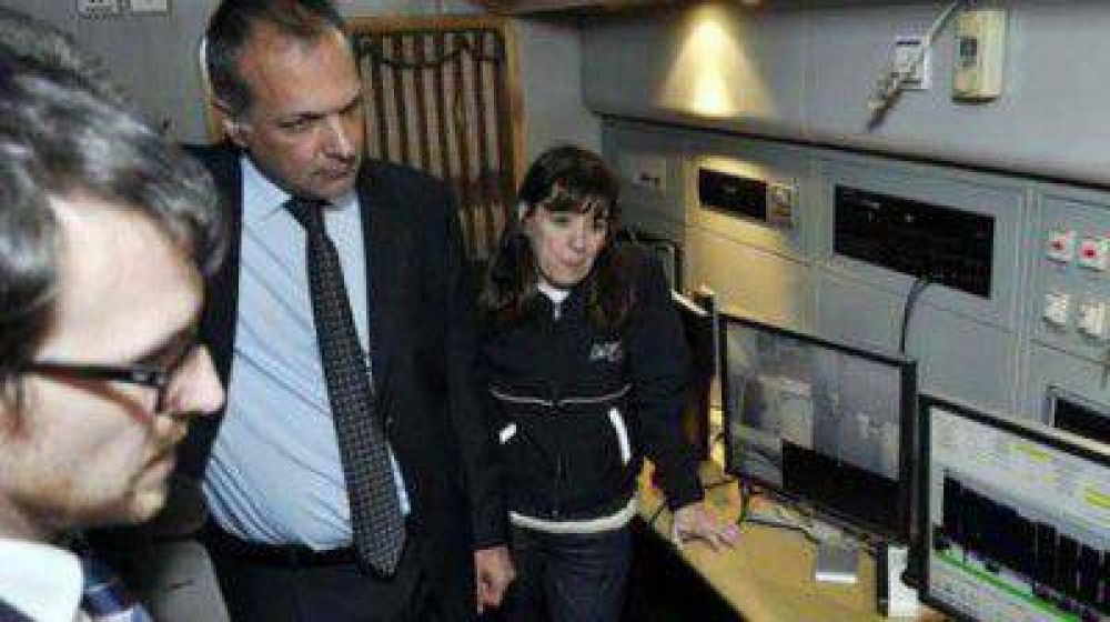 Ya est� el esc�ner: visita del gobernador Buzzi a Madryn