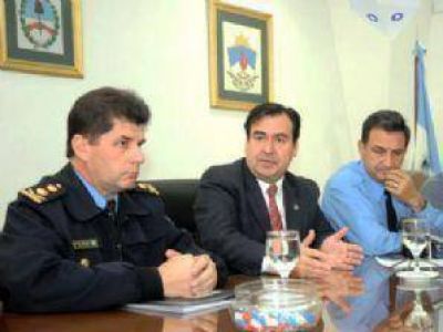 La fuerza policial tambi�n recibir� $ 1300 de suba salarial