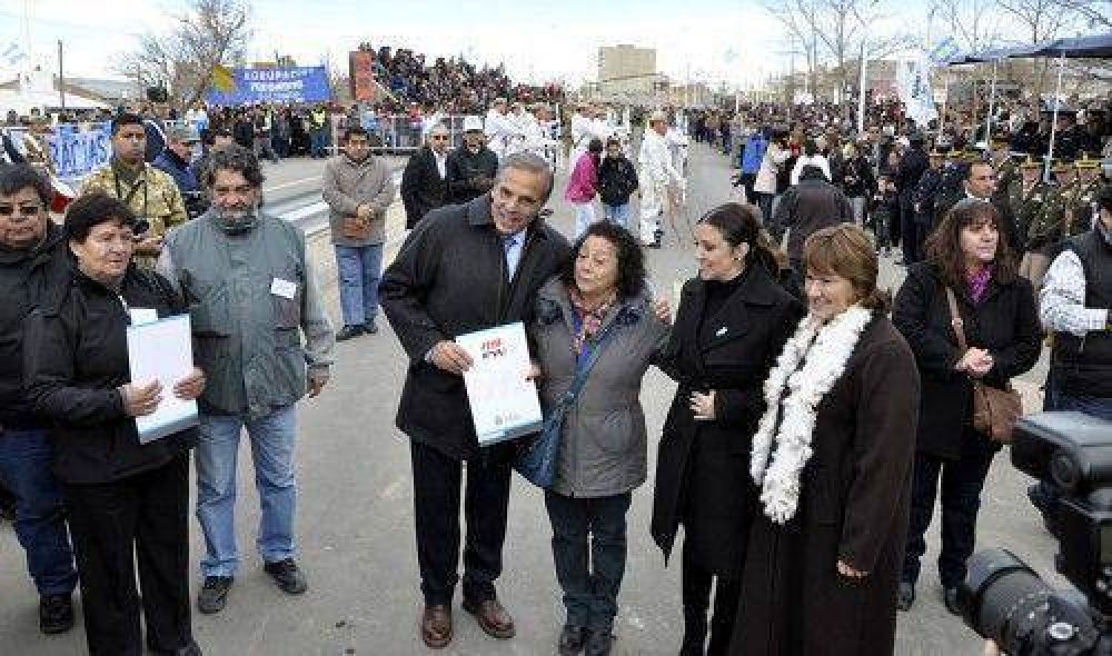 Sapag don� tierras de su familia en Zapala