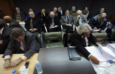 Lesa humanidad: procesan a ex integrantes de la Armada imputados por cr�menes en Mar del Plata