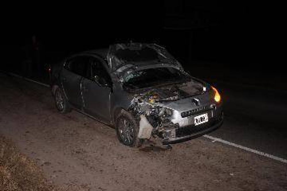 Motociclistas chocaron con un auto: un muerto