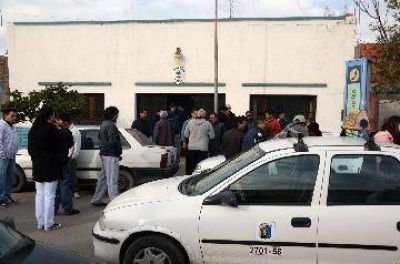Salvaje golpiza y robo a taxista de Fern�ndez Oro