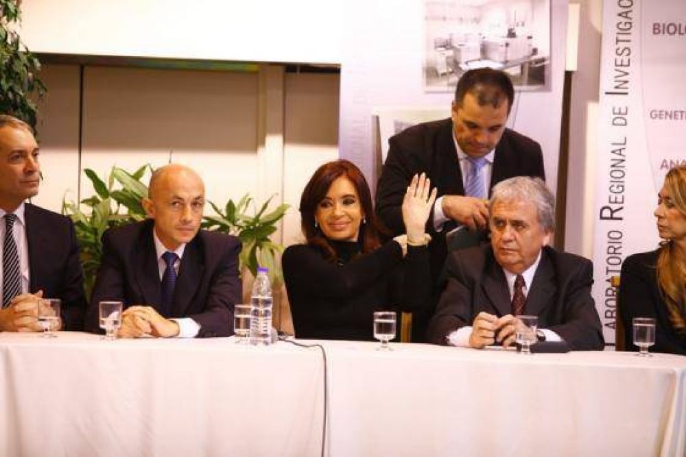 Cristina inaugura dos tramos de la ruta nacional 40 en R�o Gallegos