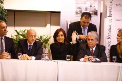 Cristina inaugura dos tramos de la ruta nacional 40 en R�o Gallegos