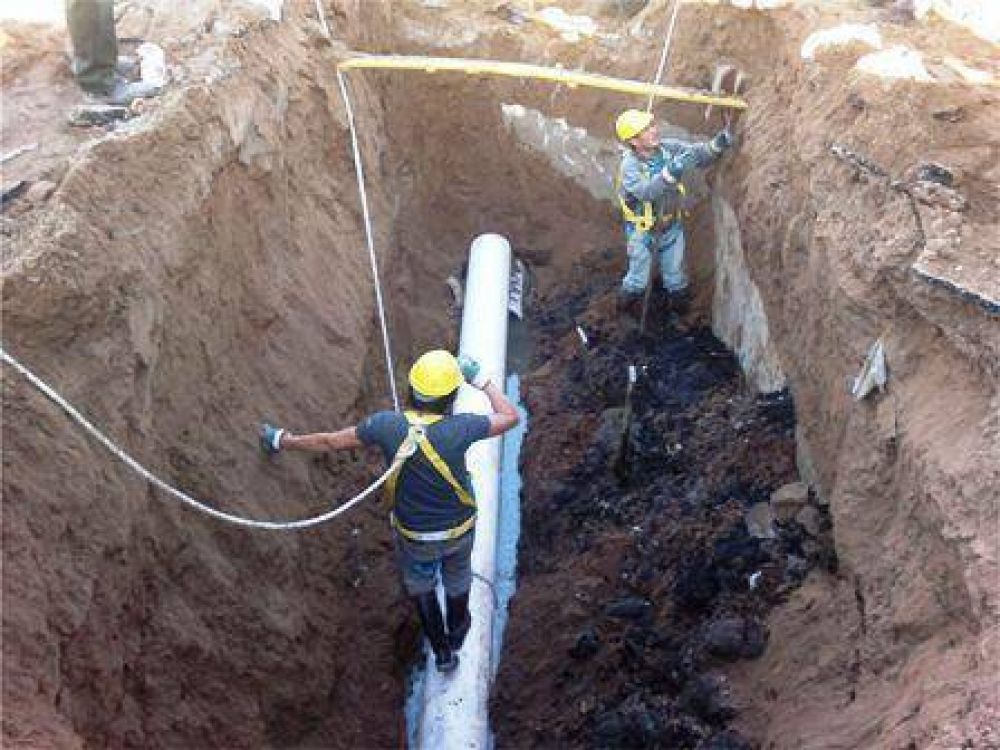 Prueban arreglos de red cloacal de la calle Chile