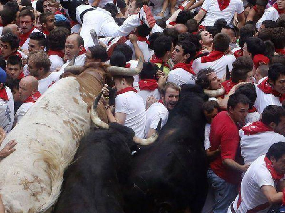 San Ferm�n: dram�tico "tap�n" deja 21 heridos