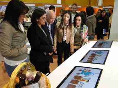 La gobernadora en el stand de Catamarca Produce