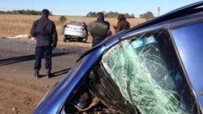 Tres integrantes de una familia catamarque�a mueren en violento choque frontal en C�rdoba