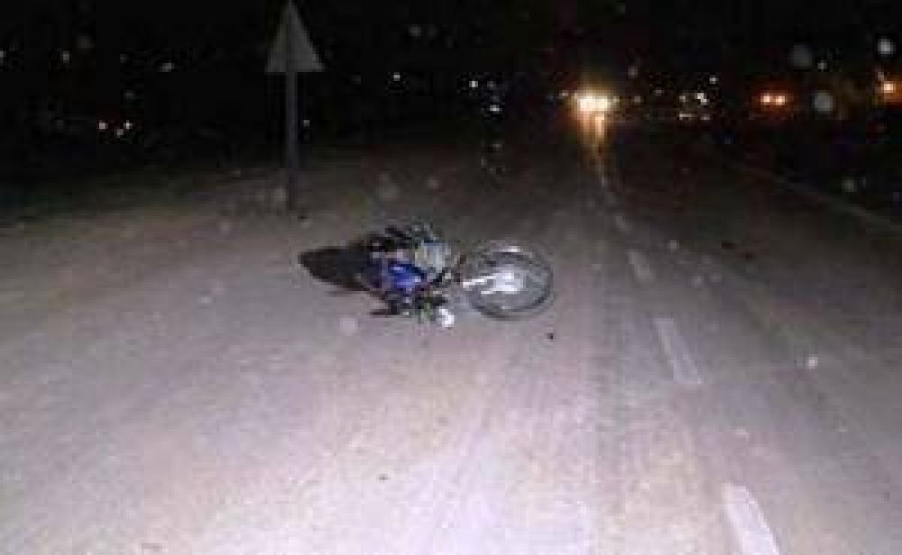 Joven falleci� al chocar la moto que manejaba contra un cami�n estacionado en Ruta 11