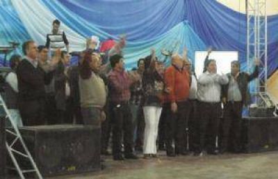 Con una multitudinaria fiesta, celebraron el D�a del Trabajador de la Electricidad