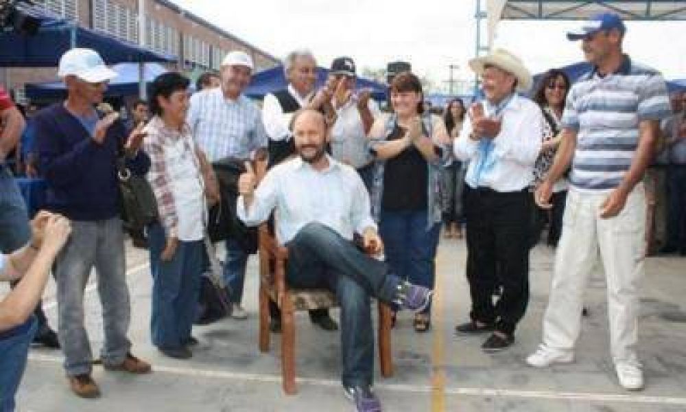Clarin denunci� "Las sospechosas maniobras de Gildo Insfr�n para sus vuelos privados". Tri�ngula los pagos