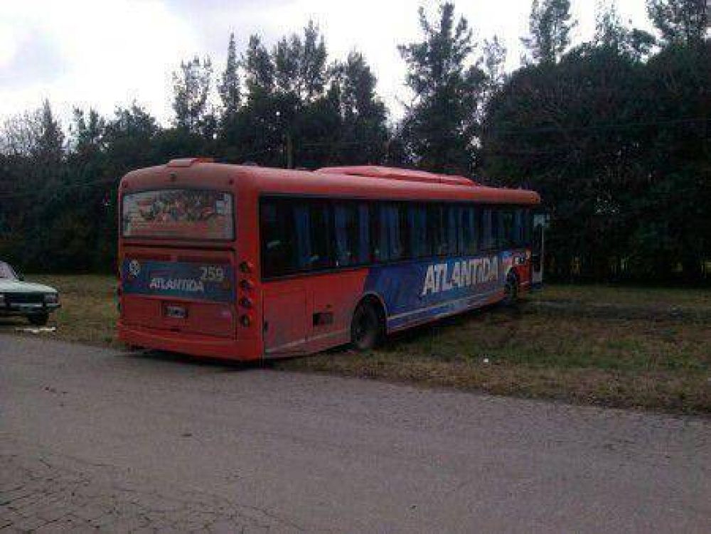 Sustraen un colectivo Atl�ntida y lo abandonan en Cortinez