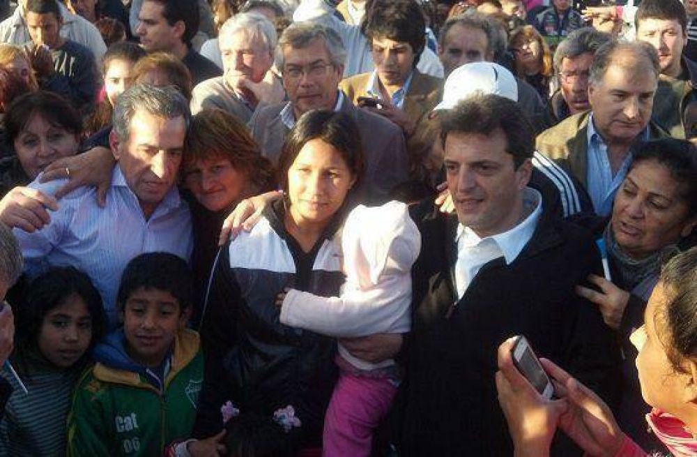 Sergio Massa recorri� Malvinas Argentinas junto a Jes�s Cariglino