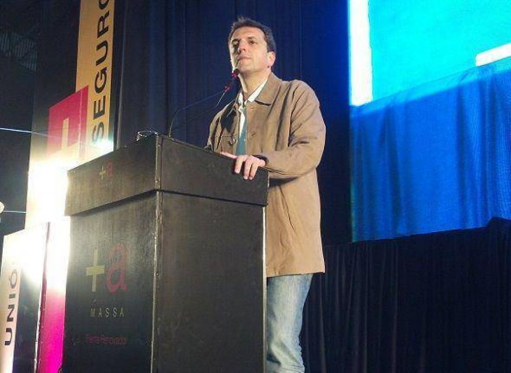 Sergio Massa y Julio Zamora presentaron su lista de candidatos