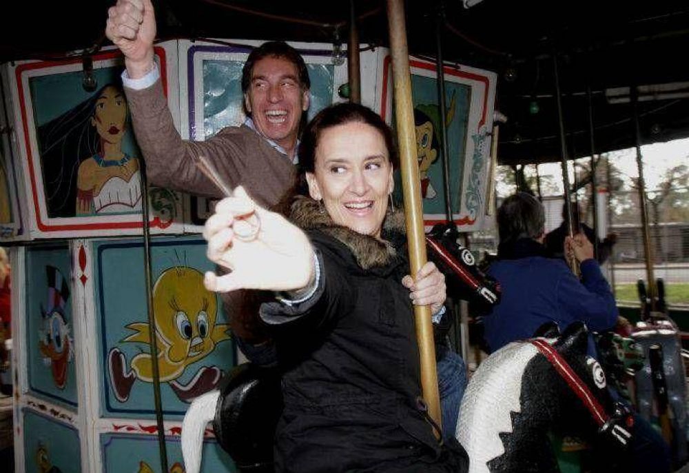 La campa�a a pleno | Insaurralde se pega a Scioli, y el PRO anda en calesita