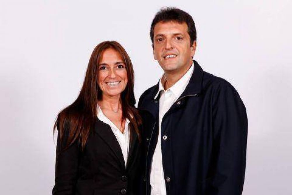 Marita Conti estuvo presente en el lanzamiento de Sergio Massa