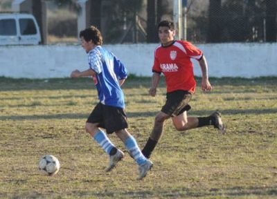 Paran� domin� y le gan� bien a F�tbol San Nicol�s