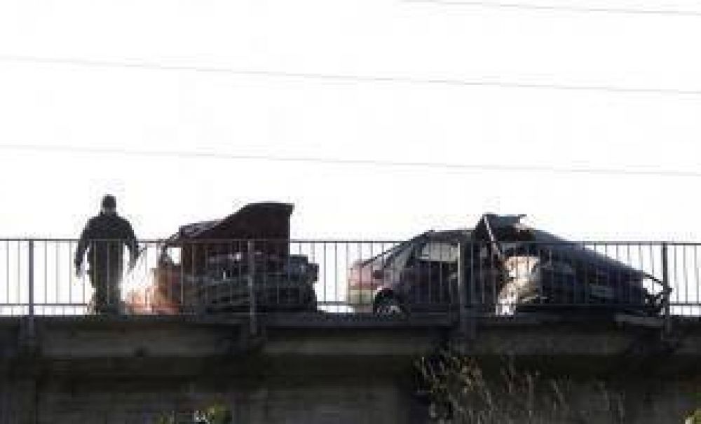 El puente les qued� angosto y se chocaron de "narices"