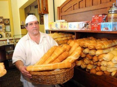 Panaderos aseguran que "paulatinamente" el kilo de pan se conseguir� a $10