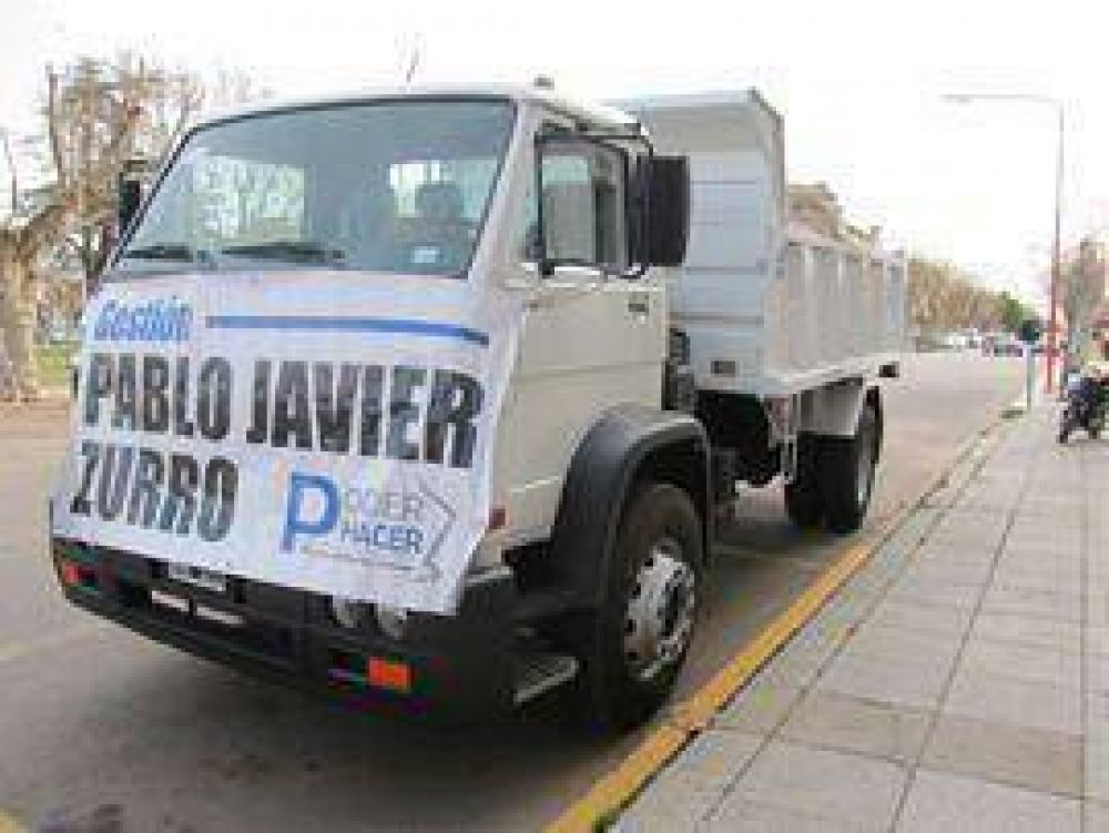 La Municipalidad adquiri� y puso en servicio un nuevo cami�n volcador	