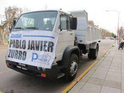 La Municipalidad adquiri� y puso en servicio un nuevo cami�n volcador	