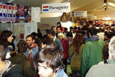 La Feria de las Colectividades renov� su apuesta cultural-gastron�mica