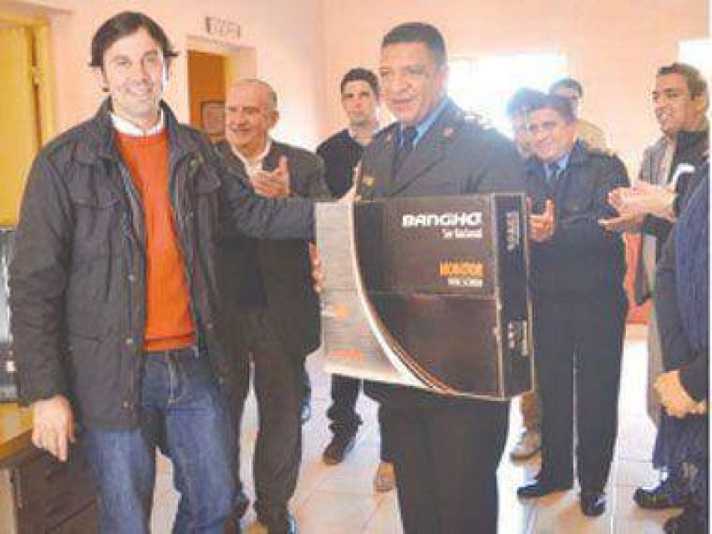Felipe �lvarez visit� obras en el departamento Chilecito