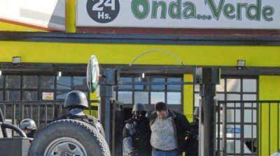 Matan de tres disparos a un hombre afuera de Ventarr�n