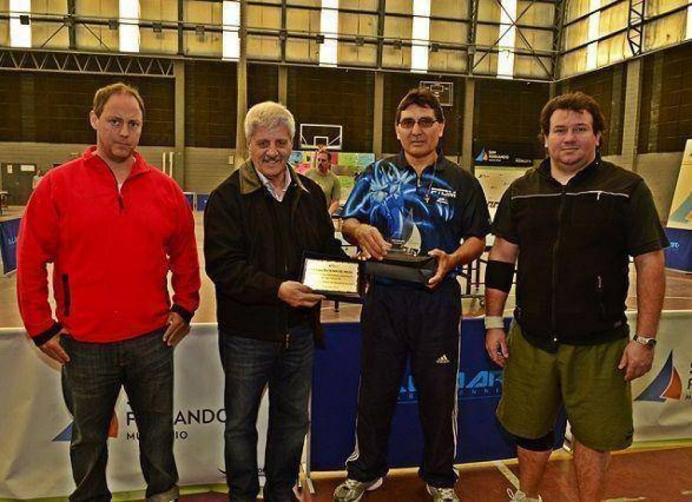 Andreotti presenci� un torneo de ping-pong en el Polideportivo N� 1