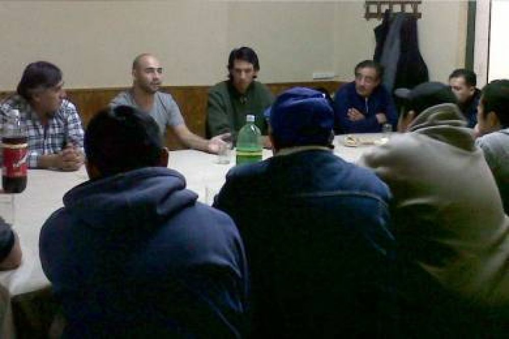 "Con�" D�az estuvo en Gaiman y el mi�rcoles desembarca en Comodoro