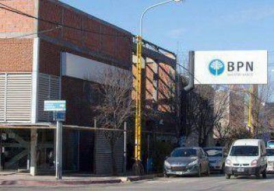 Camiones de caudales, con reserva de espacio en Centenario 