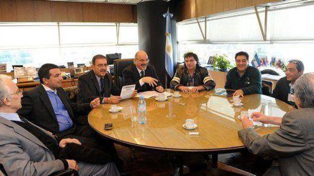 Vino Moyano y parti� la CGT en tres pedazos