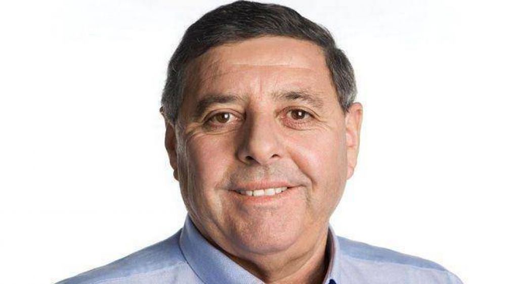De Angeli paga para estar en Facebook	 