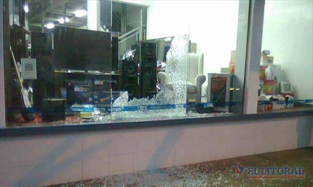Roban en la casa de un arquitecto mientras dorm�a en su dormitorio
