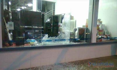 Roban en la casa de un arquitecto mientras dorm�a en su dormitorio