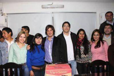 J�venes unidos por un modelo de gesti�n