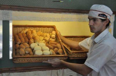Procuran que el kilo de pan no supere los 10 pesos