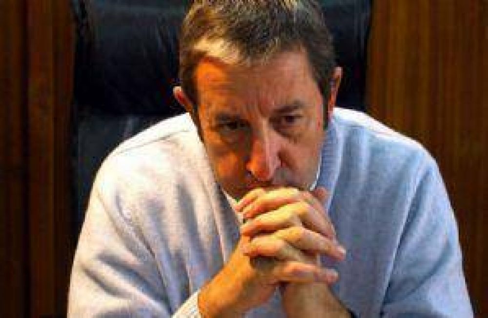 Cobos se enoj� con Carri� y retir� sus hombres de las listas
