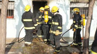 Voraz incendio destruy� parte de una vivienda 