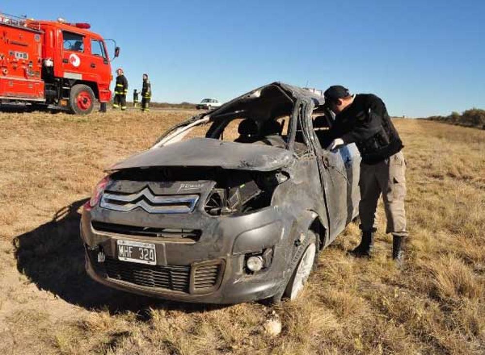 Muri� una adolescente en un vuelco cerca de R�o Colorado
